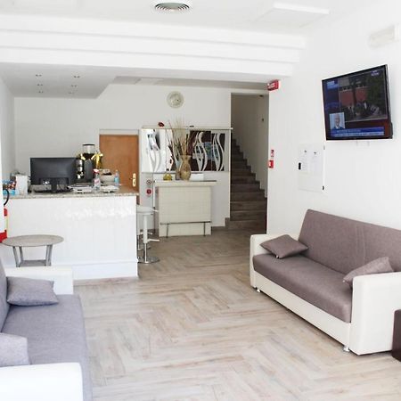 Hotel Luna Rimini Buitenkant foto