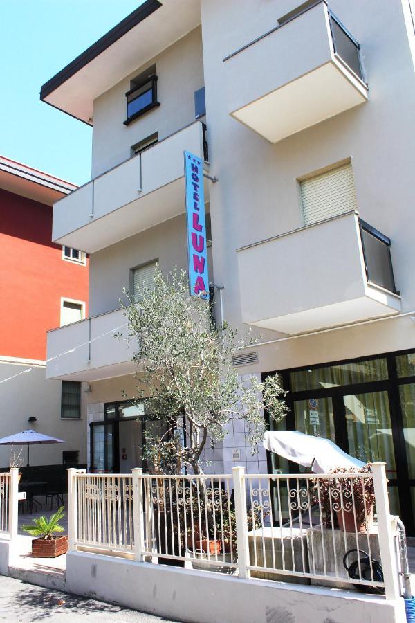 Hotel Luna Rimini Buitenkant foto