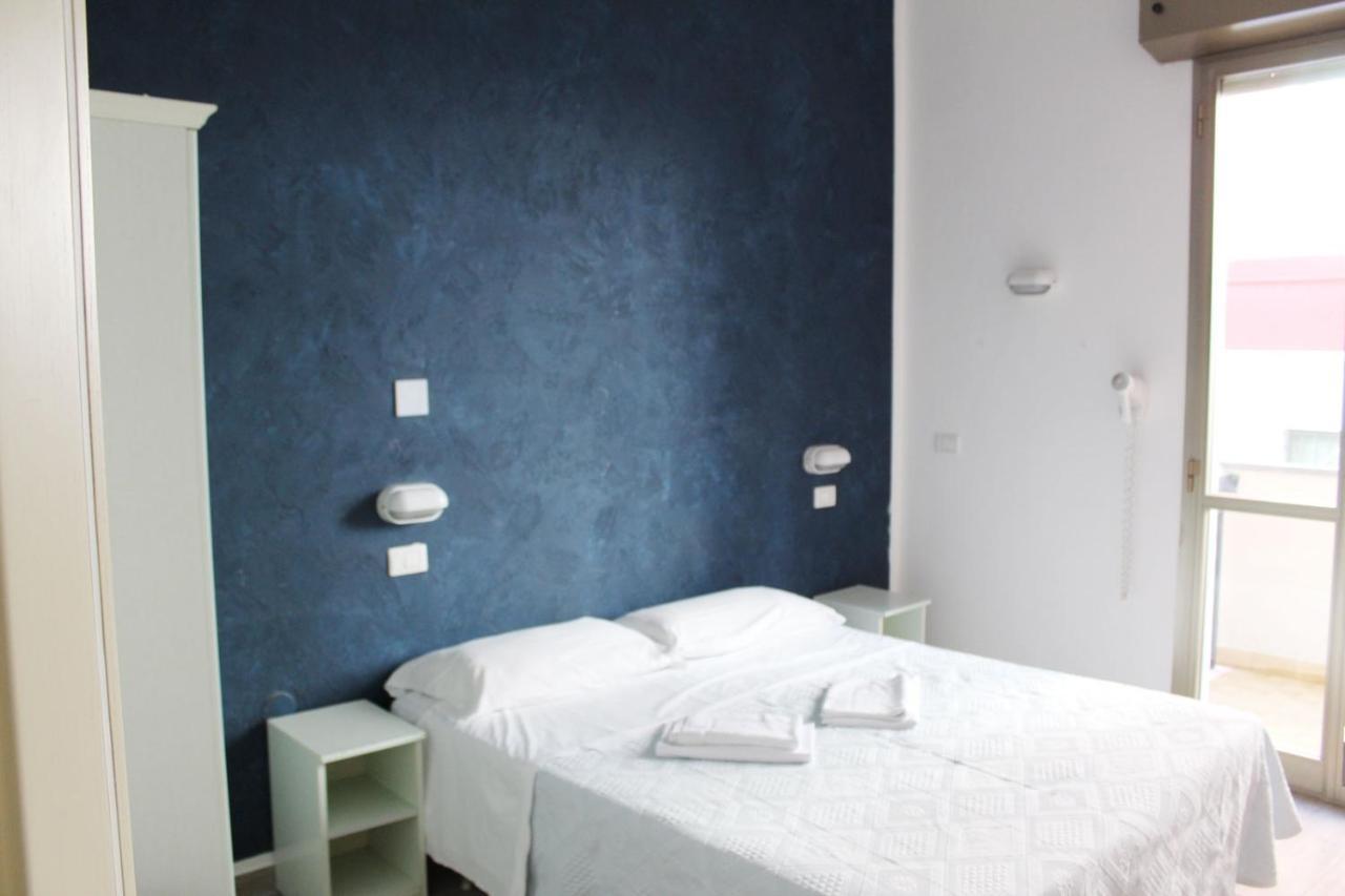 Hotel Luna Rimini Buitenkant foto