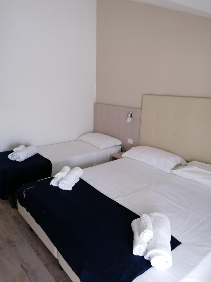 Hotel Luna Rimini Buitenkant foto
