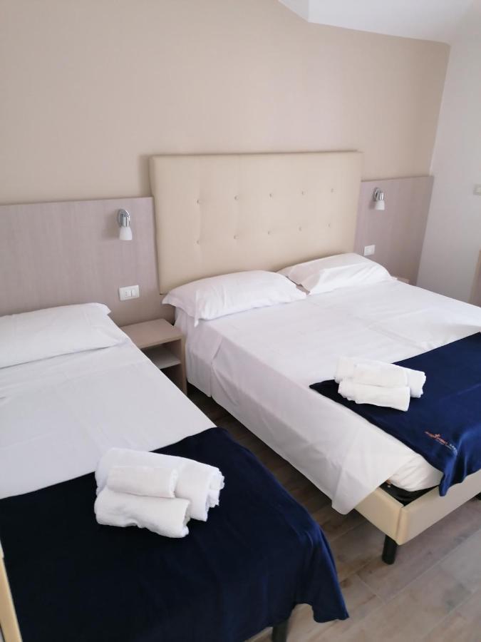 Hotel Luna Rimini Buitenkant foto