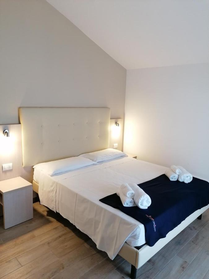 Hotel Luna Rimini Buitenkant foto