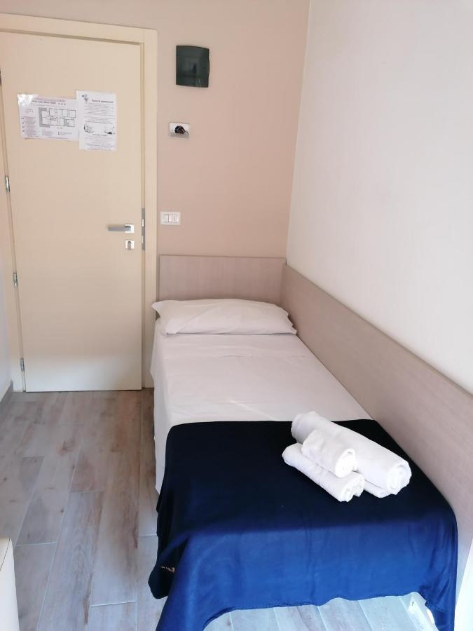 Hotel Luna Rimini Buitenkant foto