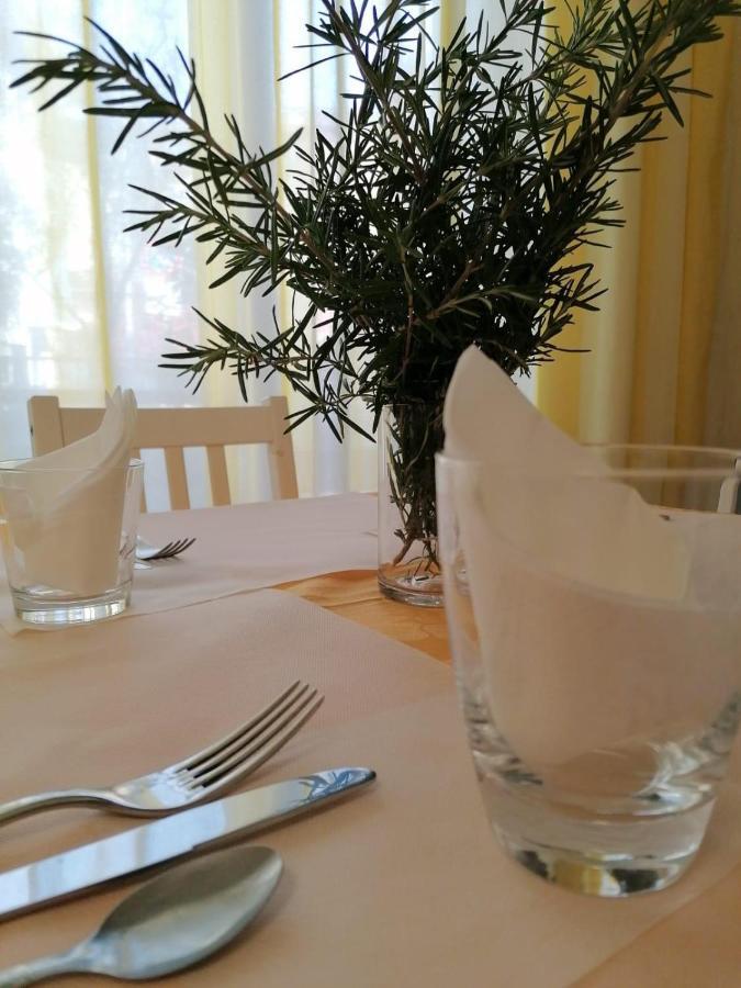 Hotel Luna Rimini Buitenkant foto