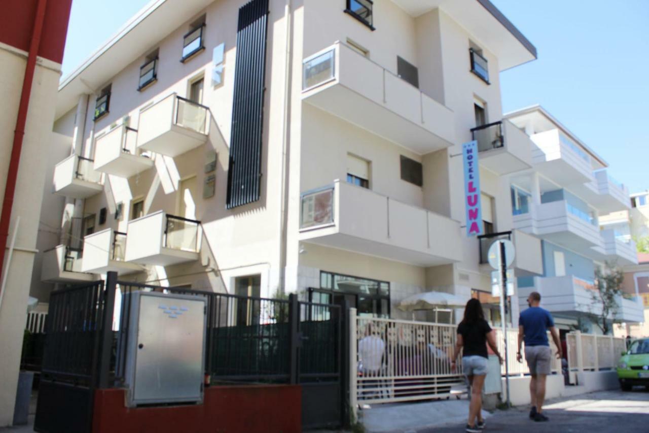 Hotel Luna Rimini Buitenkant foto